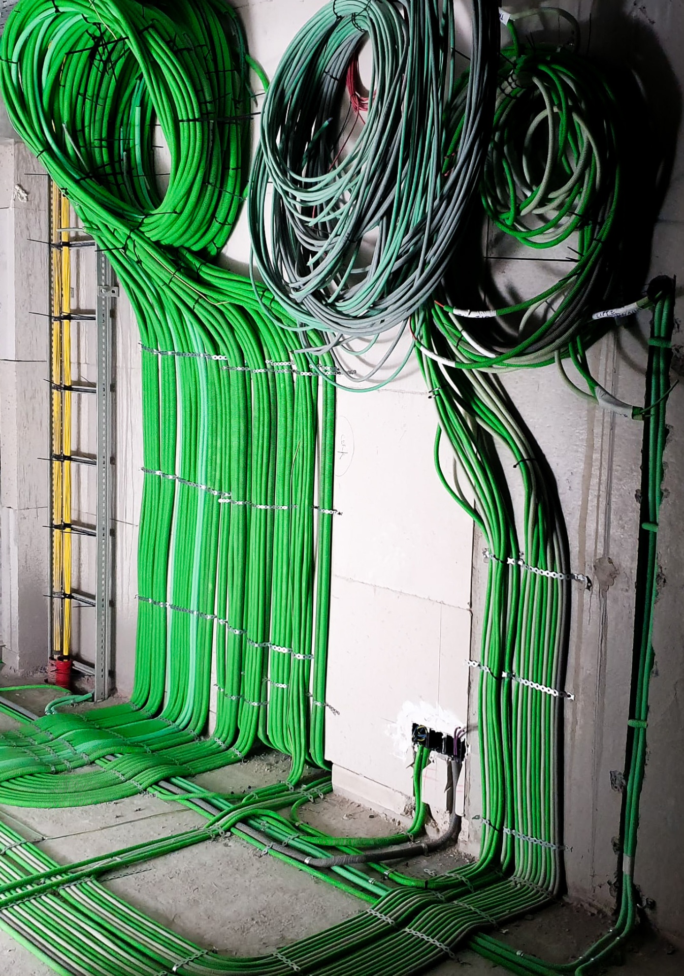 KNX-bekabeling in ruwbouw voor domotica-installatie